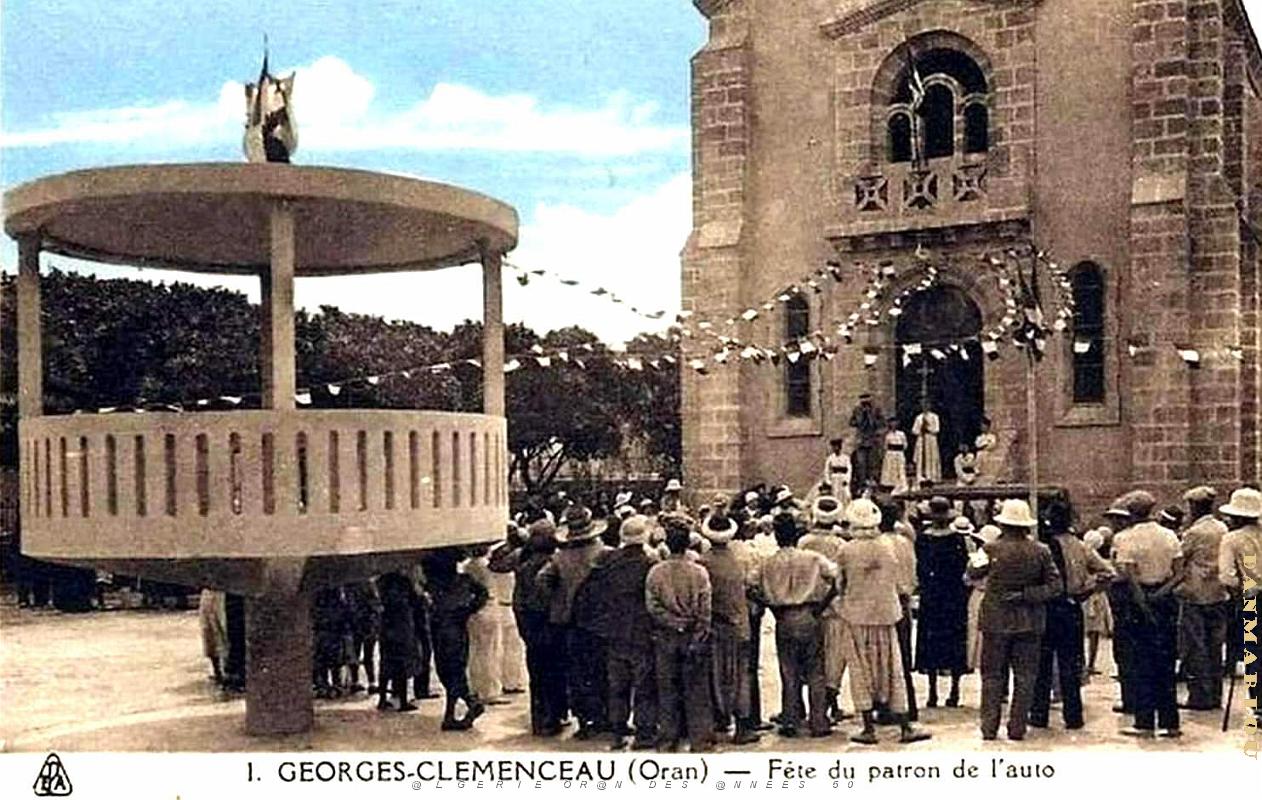 Georges-Clemenceau - kiosque a Musique et Eglise.jpg